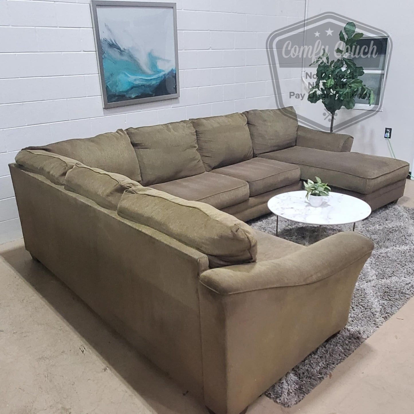 🛋️ Large Ushaped Sectional (Delivery Available!! )