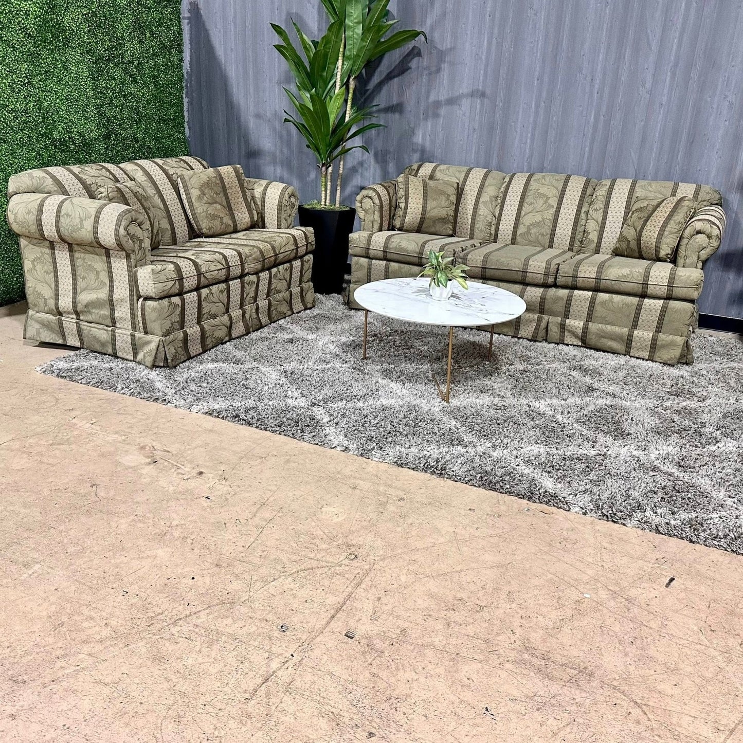 🛋️Vintage Sofa & Loveseat Set(Delivery Available!! )