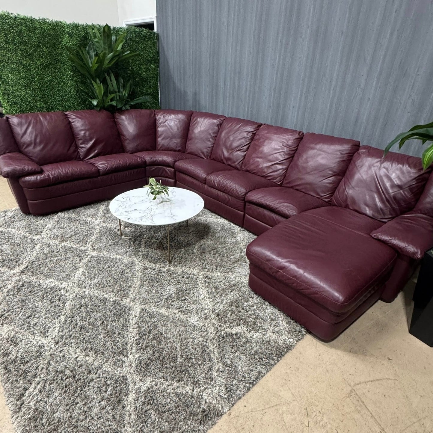 🛋️Beautiful Natuzzi Ushaped Sectional (Delivery Available!! )