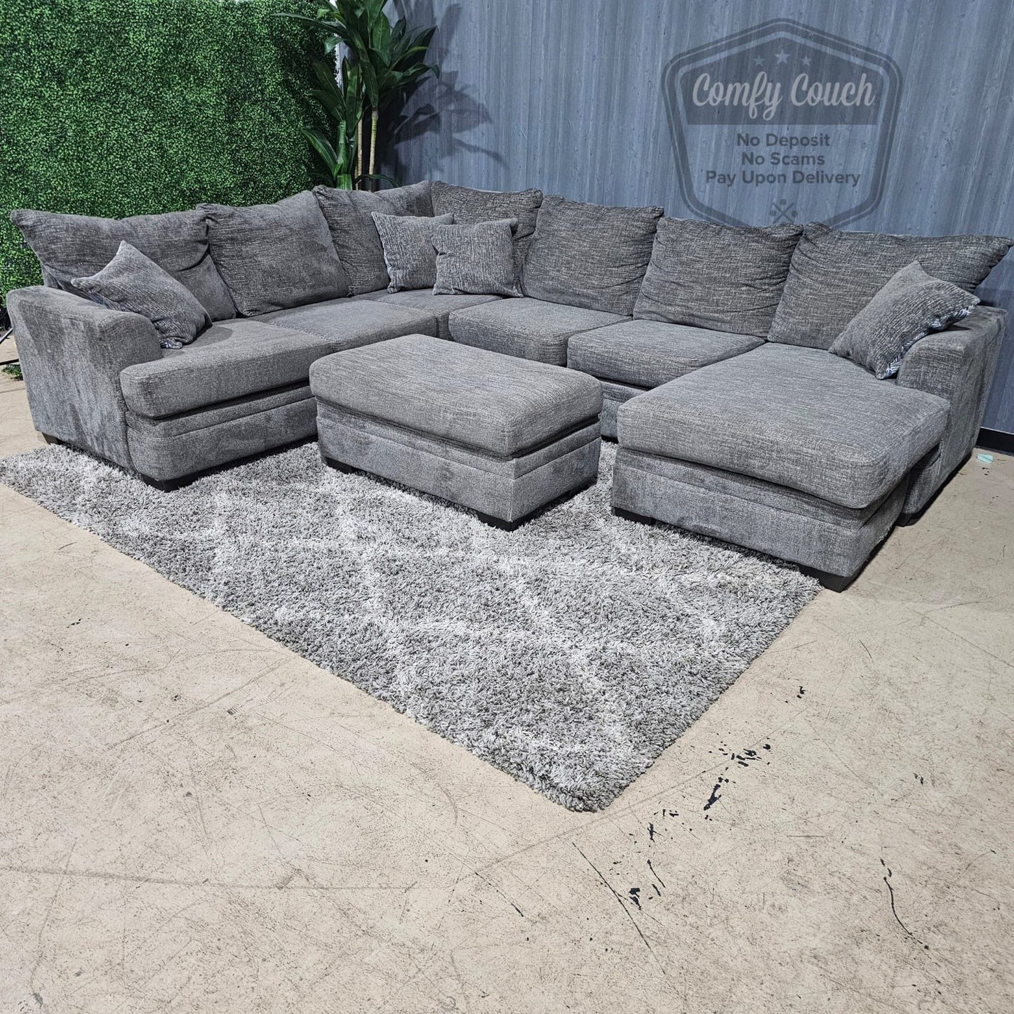 🛋️ Ushaped Sectional w/ pullout bed & Ottoman w/ Storage (Delivery Available!! )