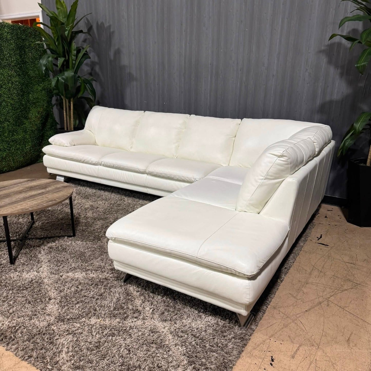 ๐ White Natuzzi Leather Sectional Sofa (Delivery Available!! )