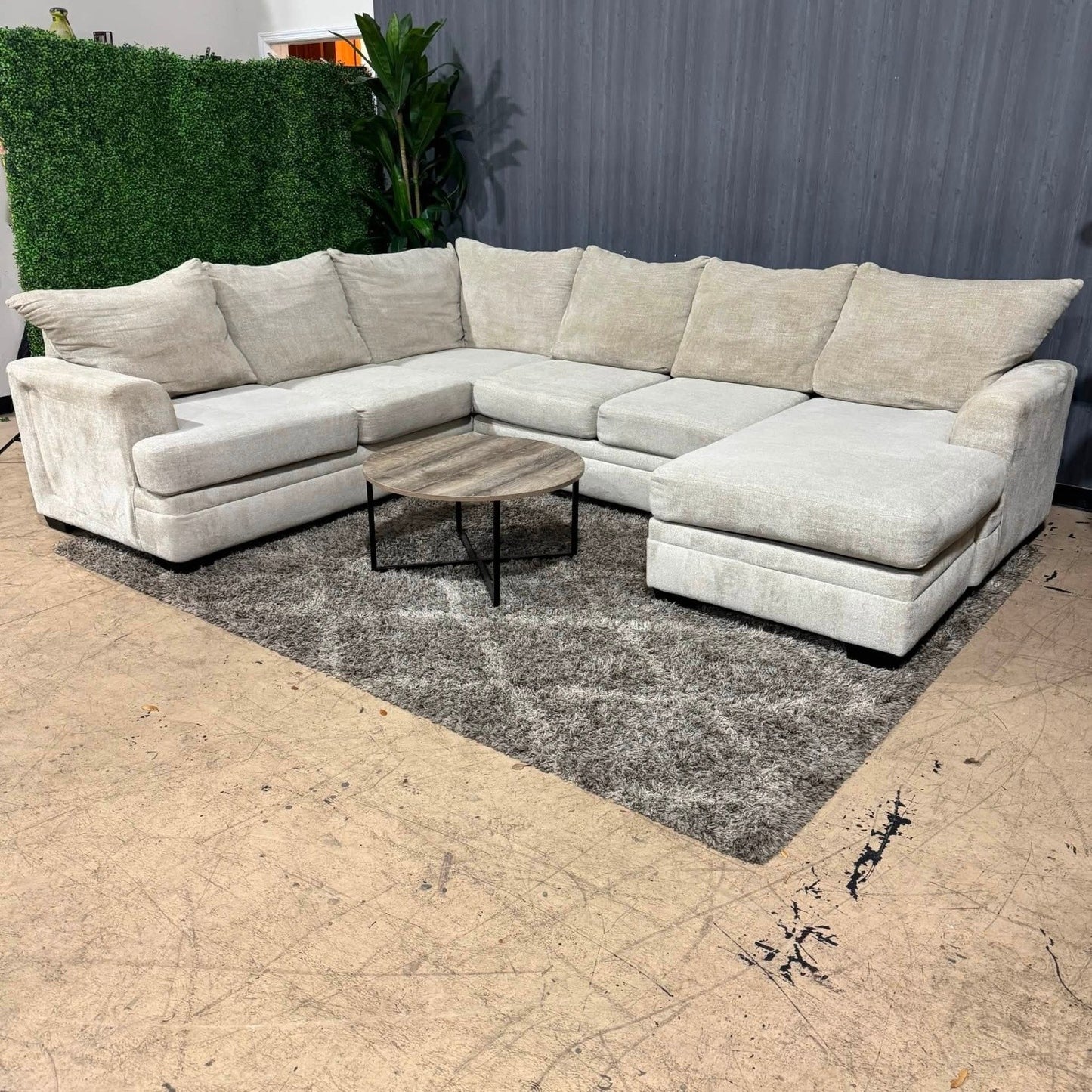 ๐๏ธ Beige Ushaped Sectional Sofa (Delivery Available!! )