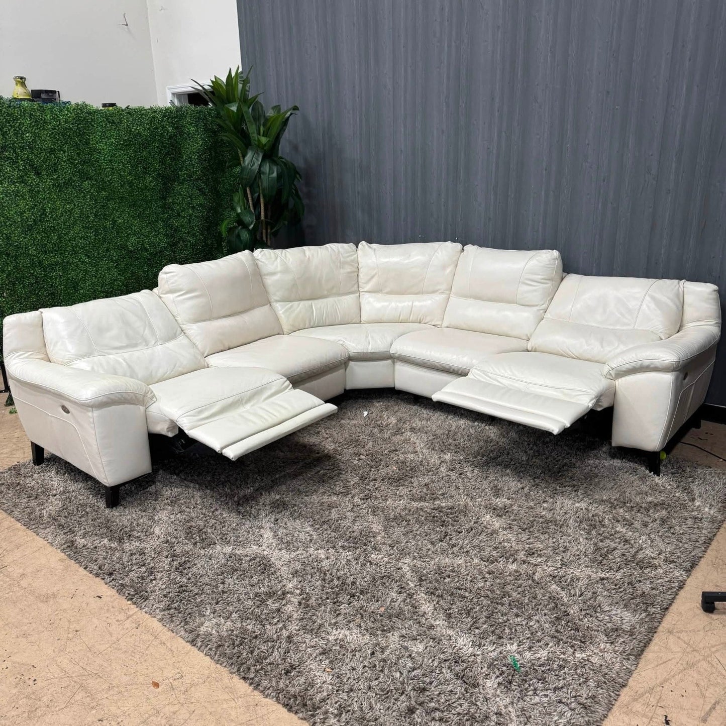 ๐ Natuzzi Leather Reclining Sectional Sofa (Delivery Available!! )