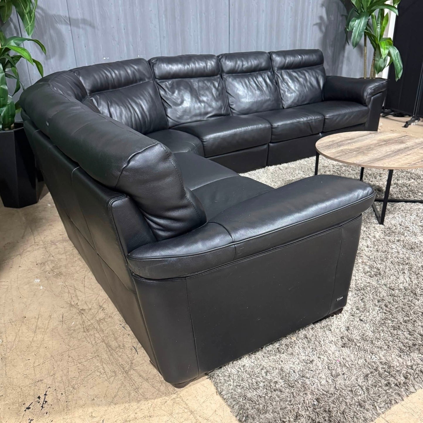Full Grain Leather Natuzzi Sectional Sofa (Delivery Available!! )