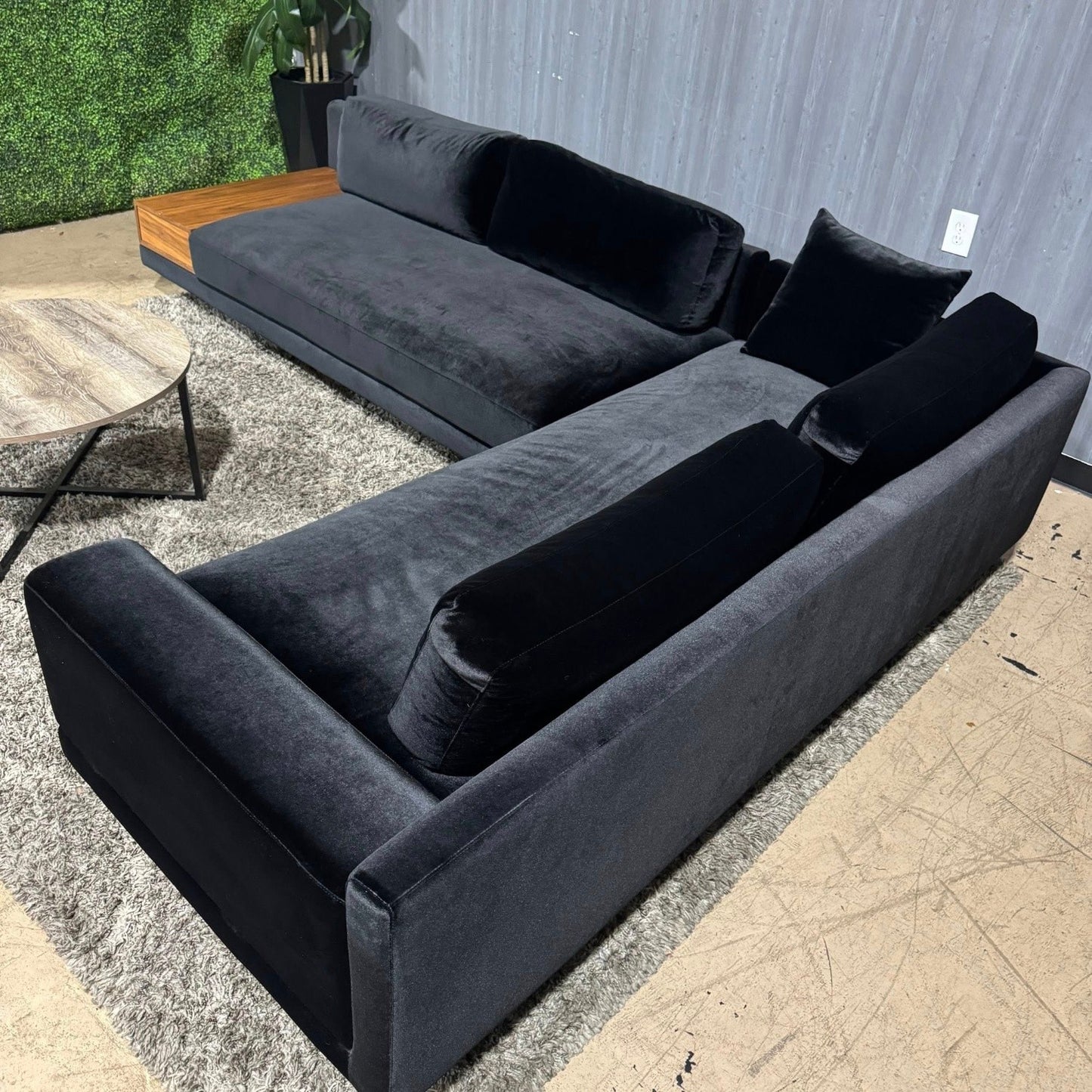 🛋️Black Velvet Dresden Sectional Sofa -Rove Concepts