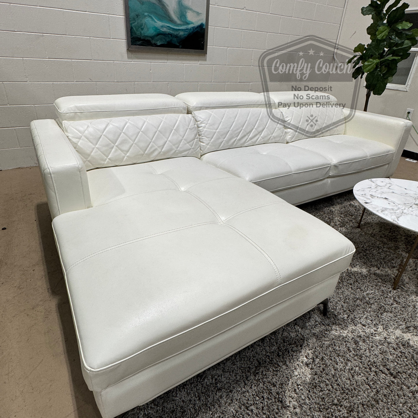 🛋️ Sofia Vergara White 2pc Sectional (Delivery Available!! )