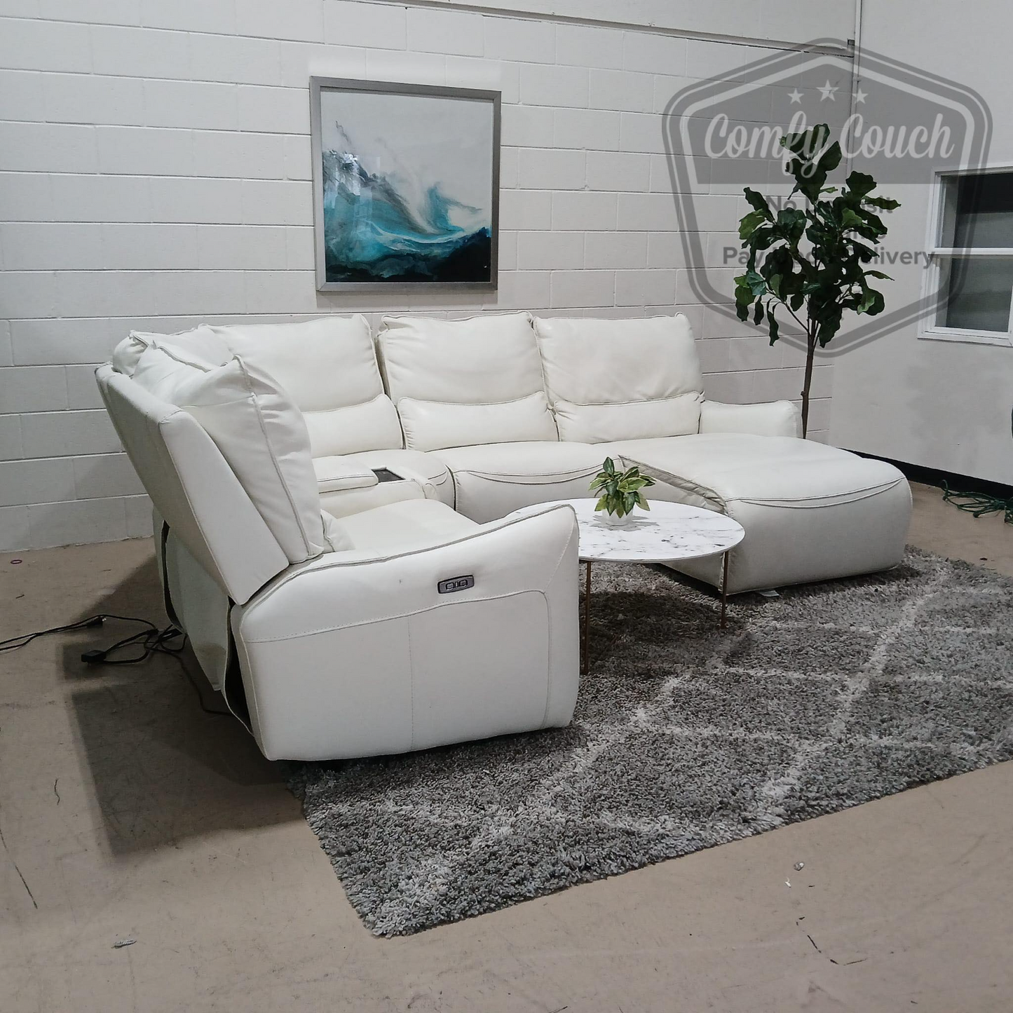 🛋️ White Ushaped Reclining Sectional w/ chaise! (Delivery Available!! )