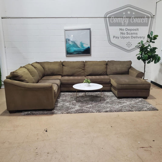 🛋️ Large Ushaped Sectional (Delivery Available!! )