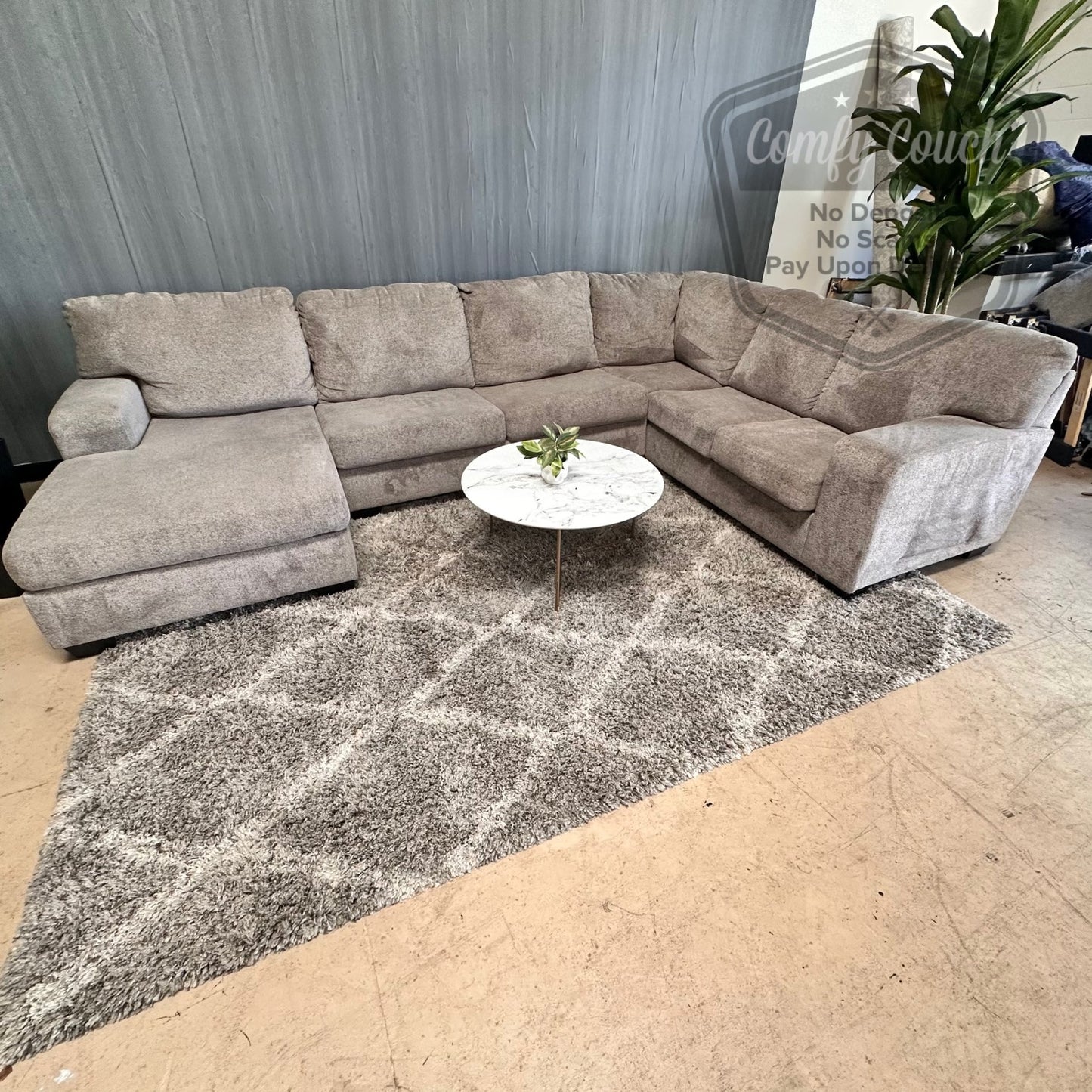 🛋️Ashley Ushaped Sectional Sofa (Delivery Available!! )