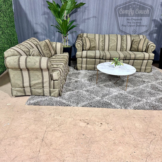 🛋️Vintage Sofa & Loveseat Set(Delivery Available!! )