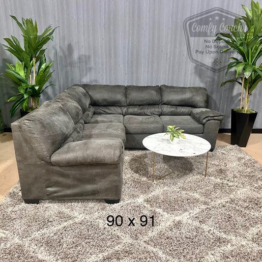 🛋️ Small Charcoal Sectional (Delivery Available!! )