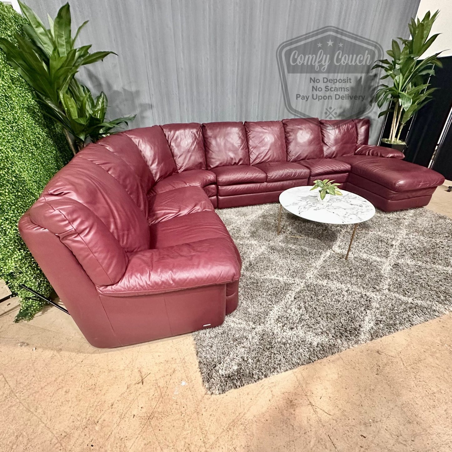 🛋️Beautiful Natuzzi Ushaped Sectional (Delivery Available!! )