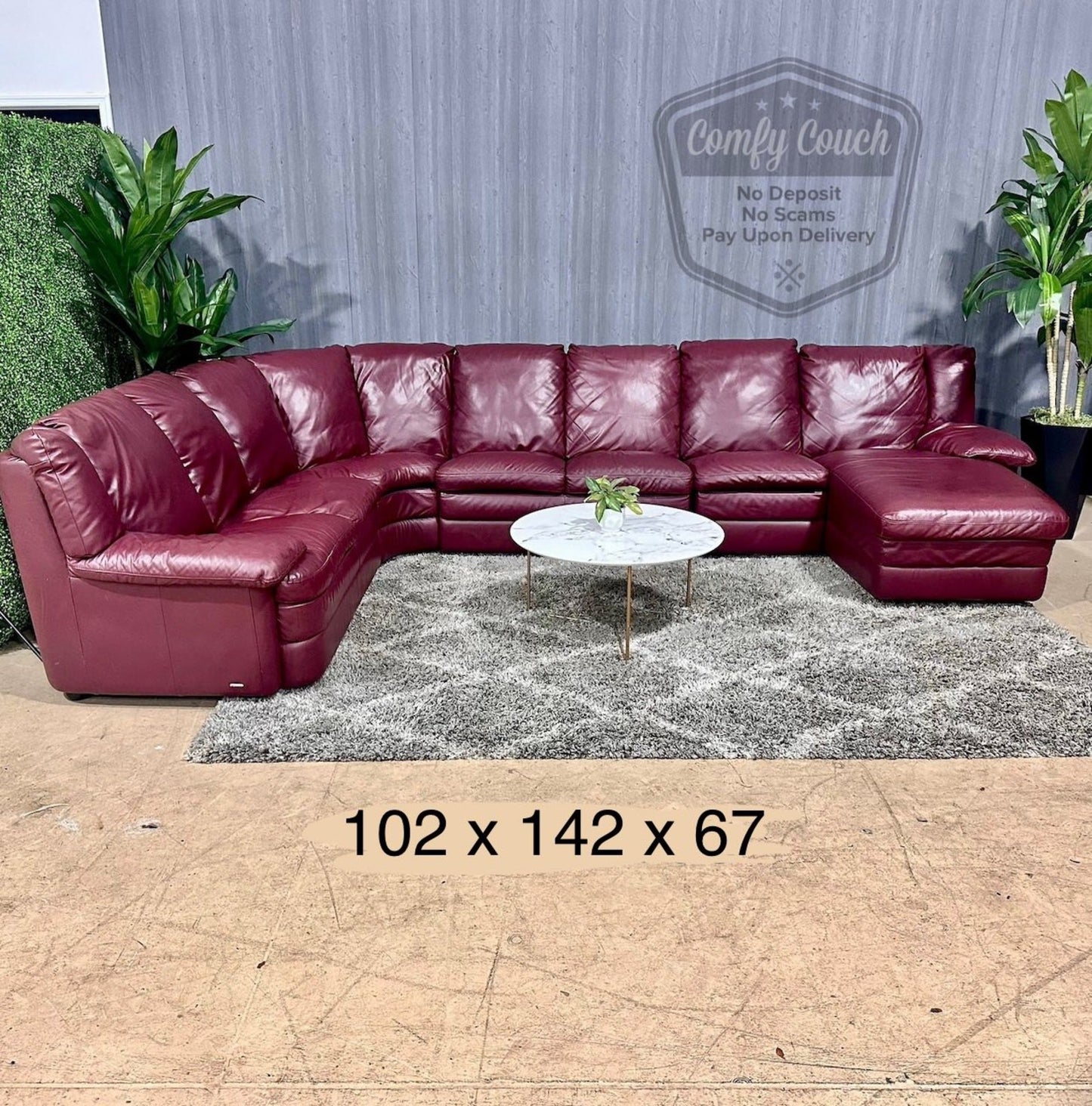 🛋️Beautiful Natuzzi Ushaped Sectional (Delivery Available!! )
