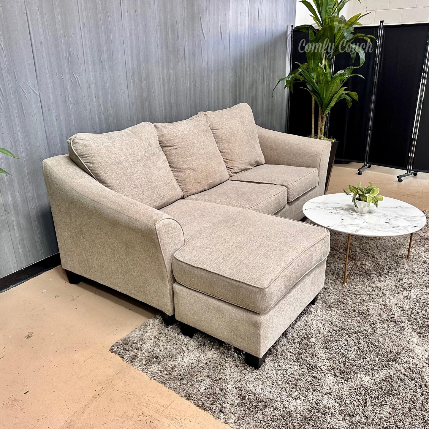 🛋️ Small Reversible Sectional (Delivery Available!! )