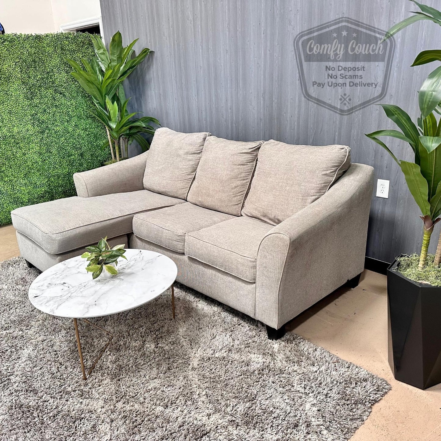 🛋️ Small Reversible Sectional (Delivery Available!! )