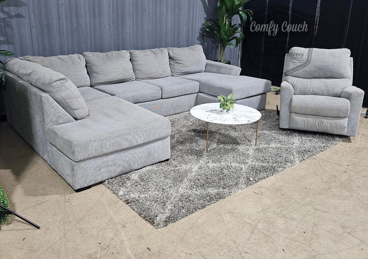 🛋️ Double Chaise Sectional Sofa w Recliner! (Delivery Available!! )