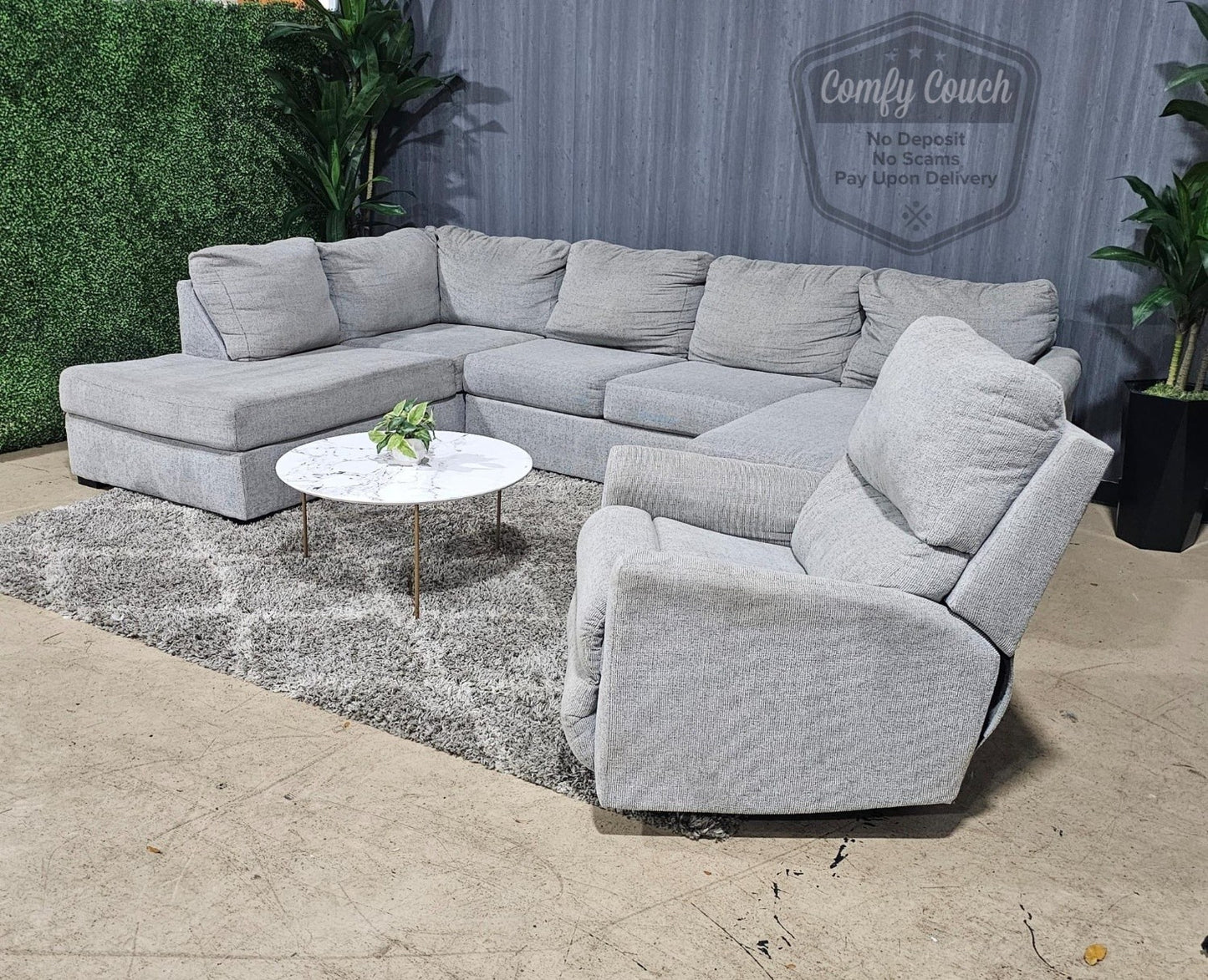 🛋️ Double Chaise Sectional Sofa w Recliner! (Delivery Available!! )