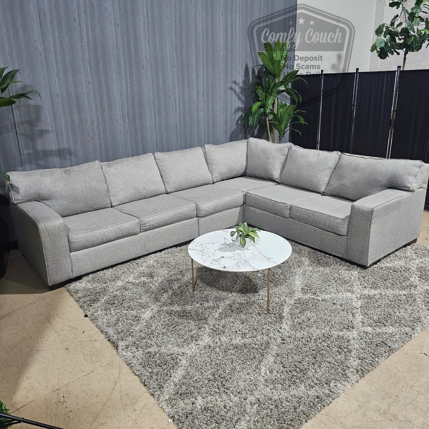 🛋️ Large High Quality Sectional (Delivery Available!! )
