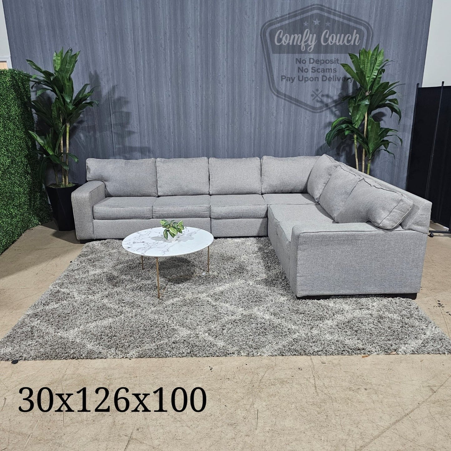 🛋️ Large High Quality Sectional (Delivery Available!! )