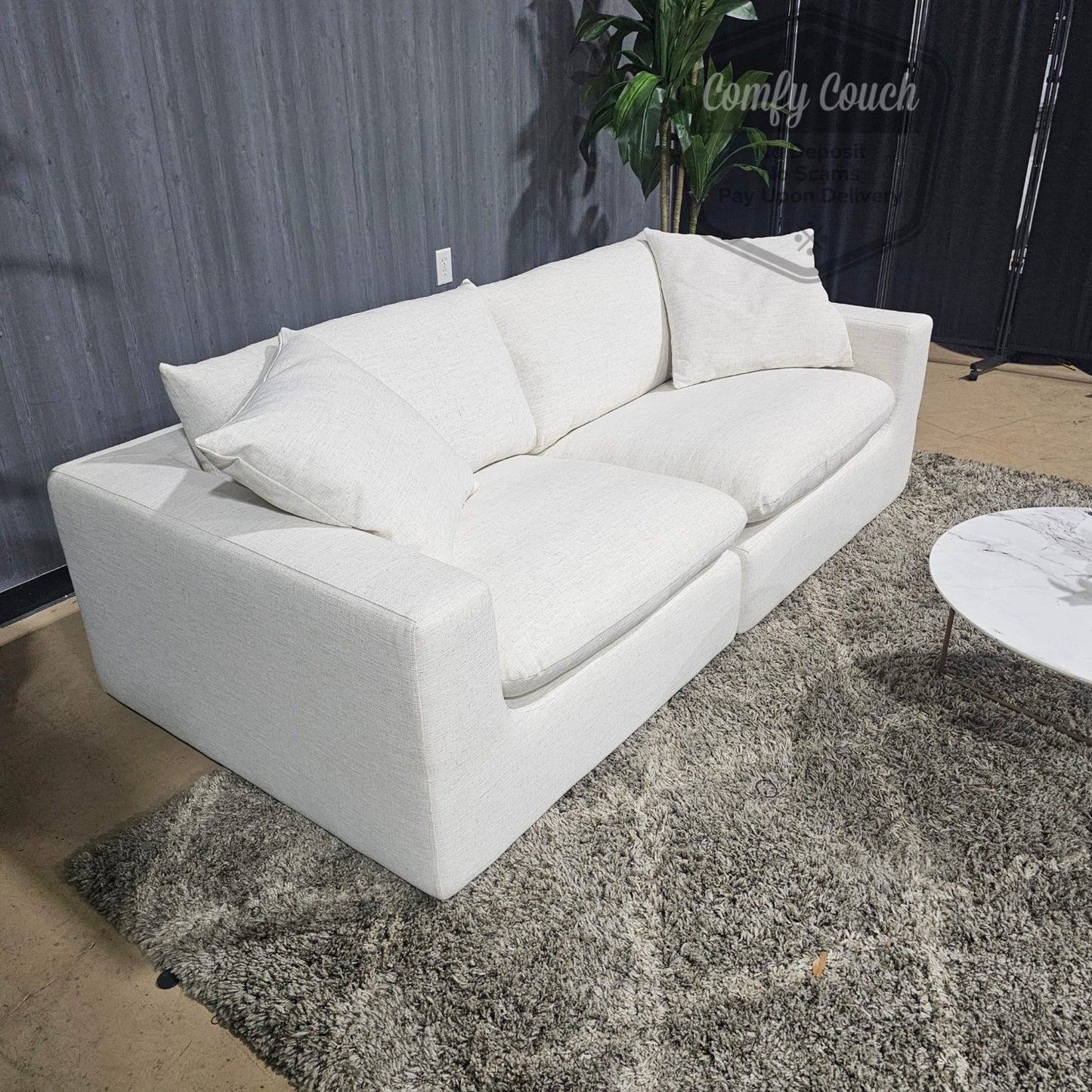 🛋️Brand New - Castlery Dawn Sofa (Delivery Available!! )
