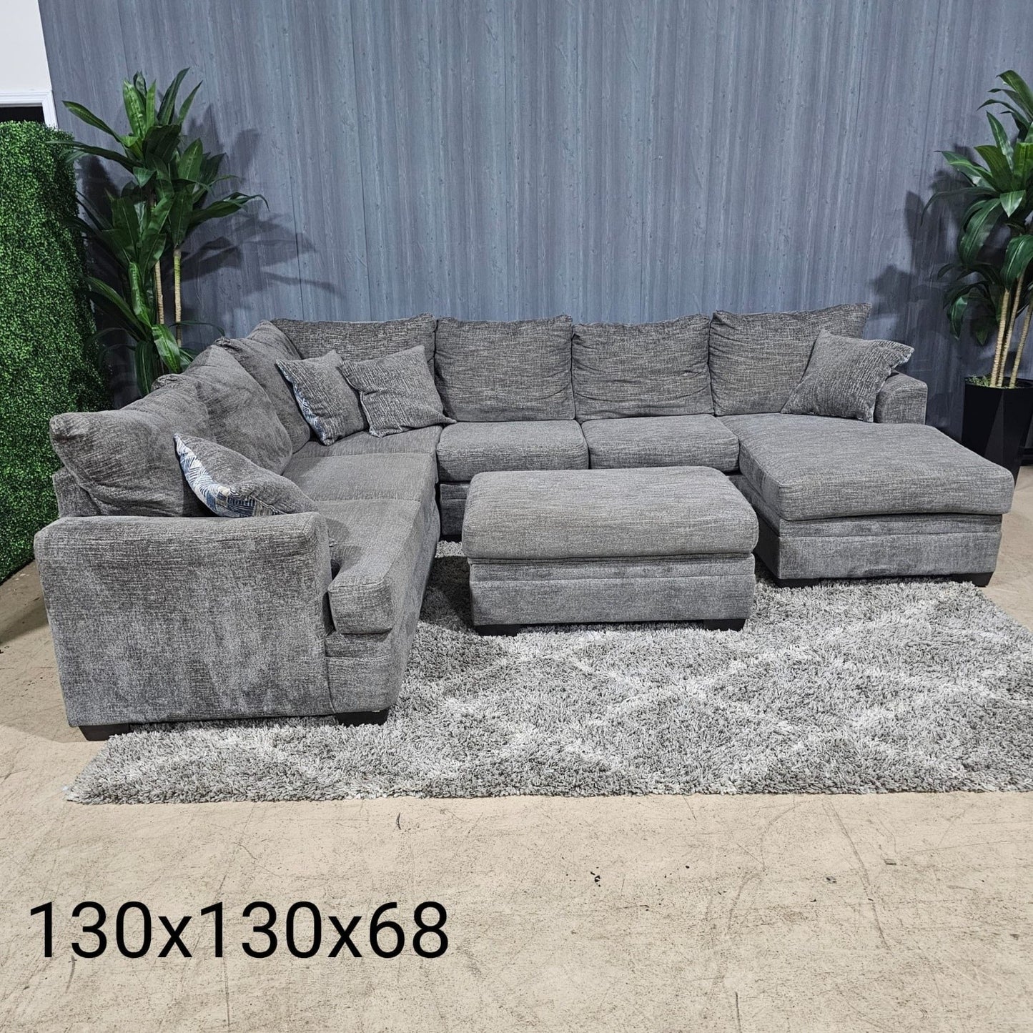 🛋️ Ushaped Sectional w/ pullout bed & Ottoman w/ Storage (Delivery Available!! )