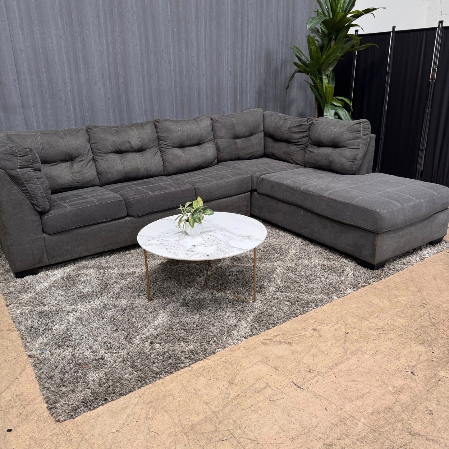 🛋️Ashley’s Pitkin Sectional sofa w/ Pullout bed (Delivery Available!! )