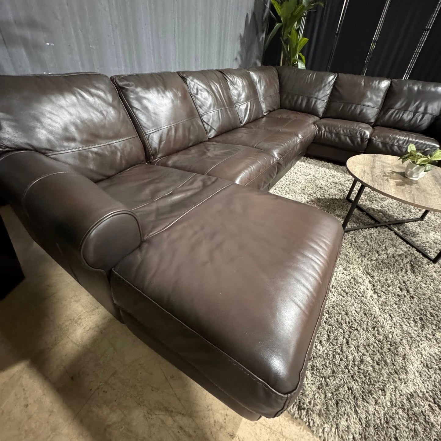 🛋️ Genuine Leather Ushaped Sectional Sofa  (Delivery Available!! )