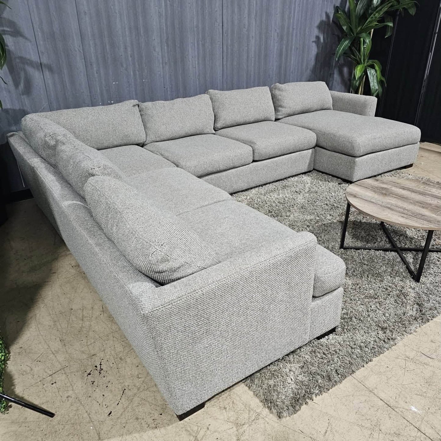 Oversized Haverty’s Ushaped Sectional Sofa (Delivery Available!! )
