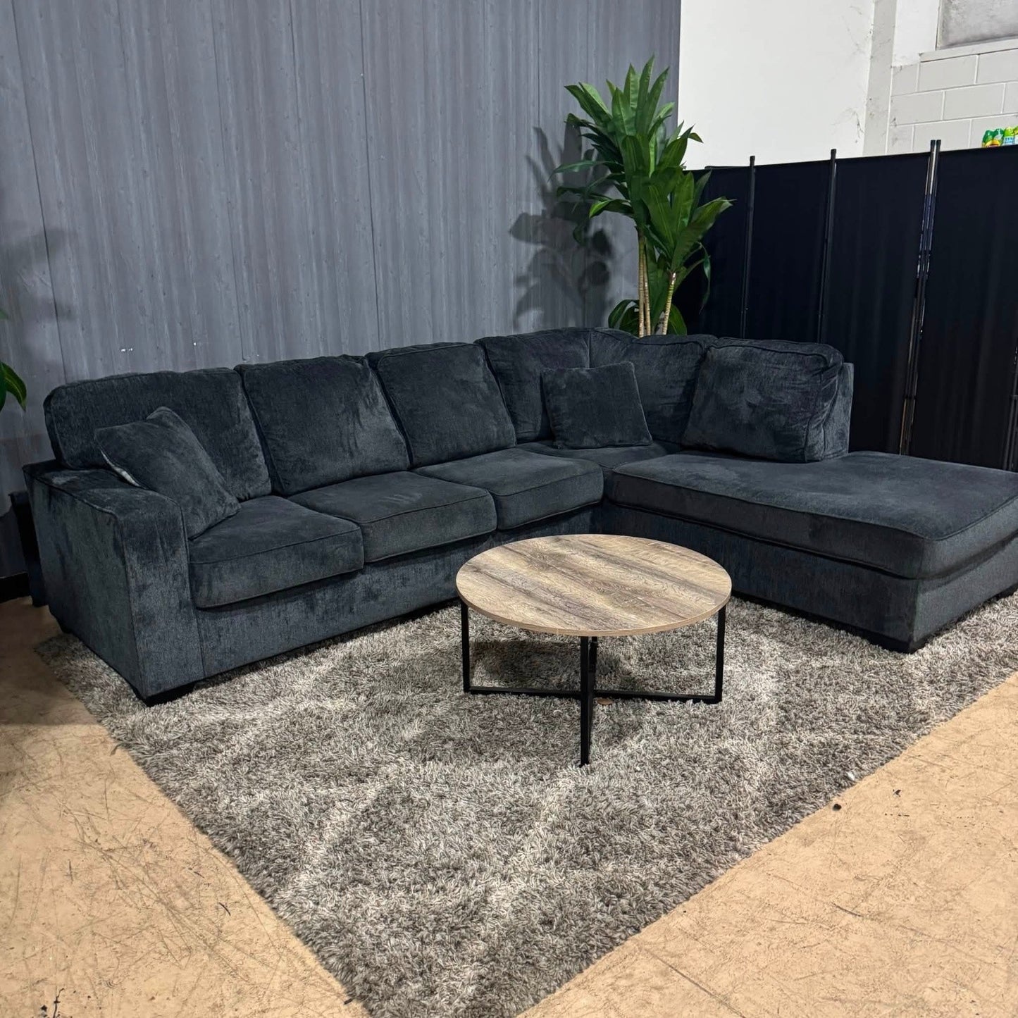 🛋️ Ashley’s Charcoal Sectional Sofa (Delivery Available!! )