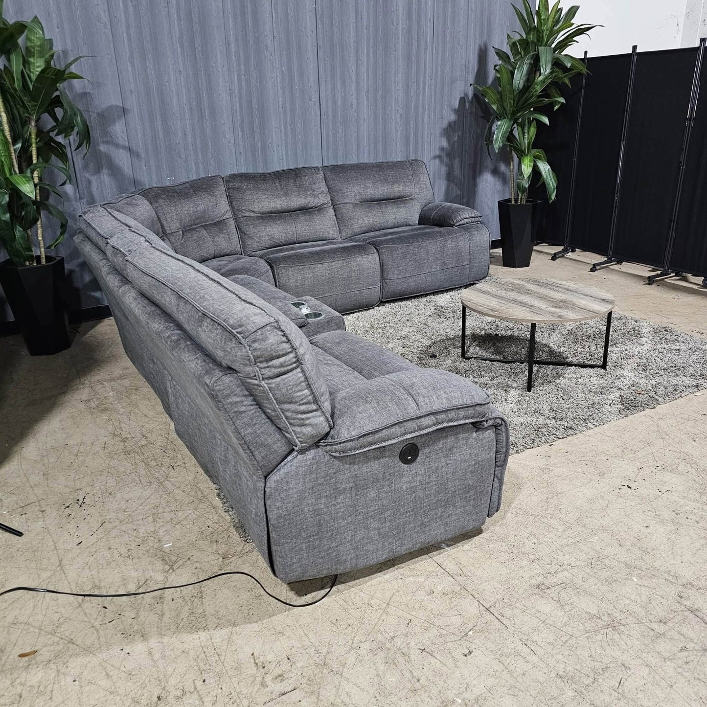 Oversized Reclining Sectional Sofa (Delivery Available!! )