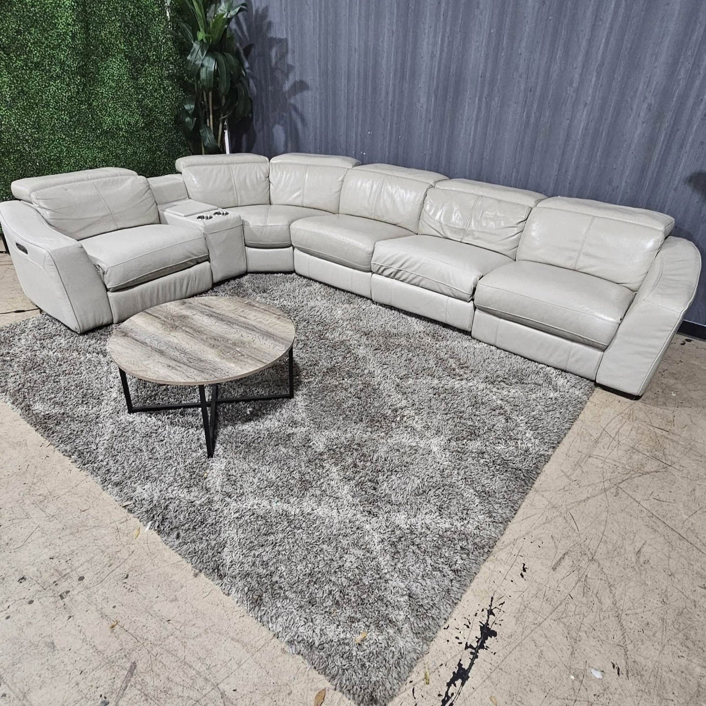 Full Grain Leather Macy’s Reclining Sectional Sofa (Delivery Available!! )
