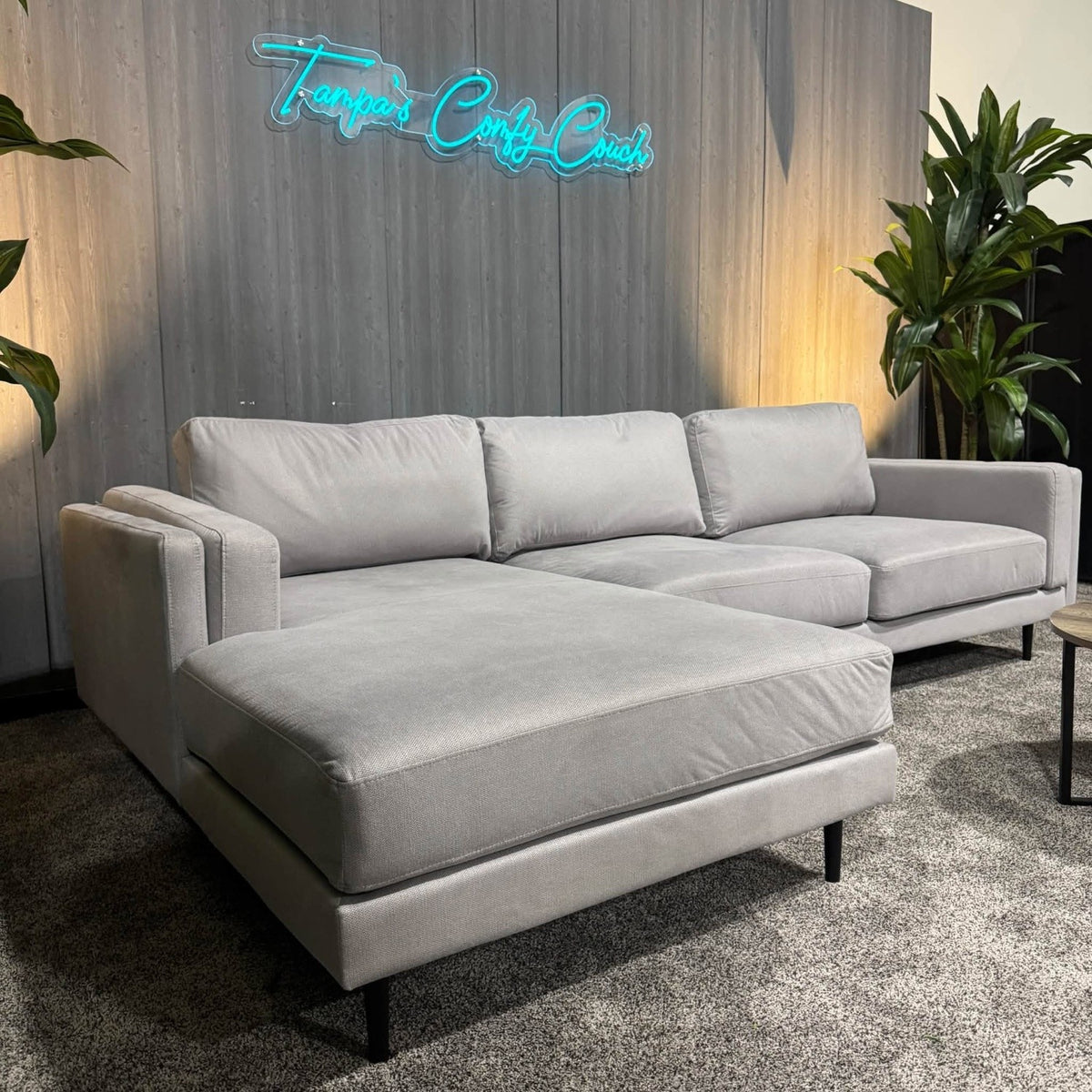 American Signature - West End Sectional w/Chaise (Delivery Available!! )