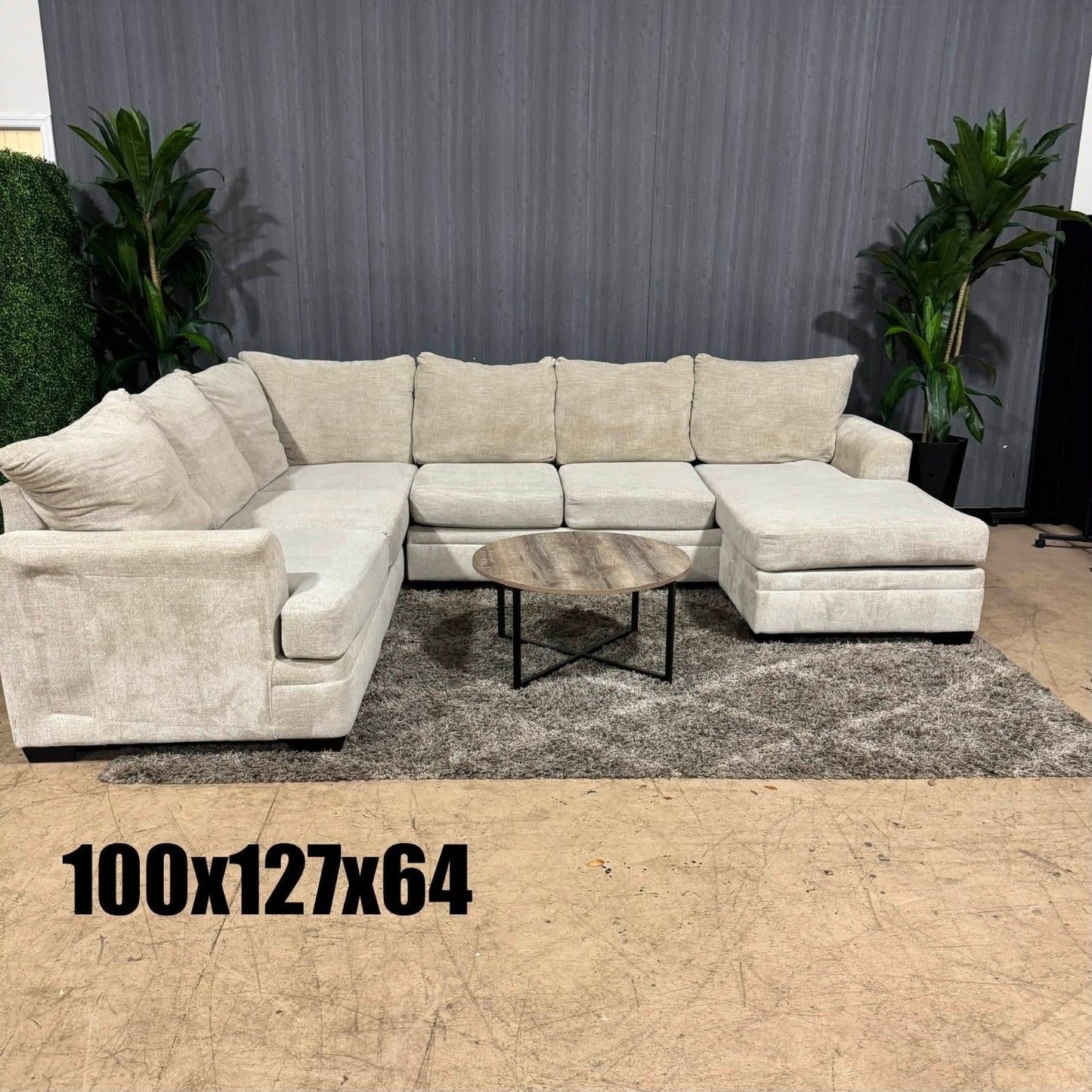 🛋️ Beige Ushaped Sectional Sofa (Delivery Available!! )