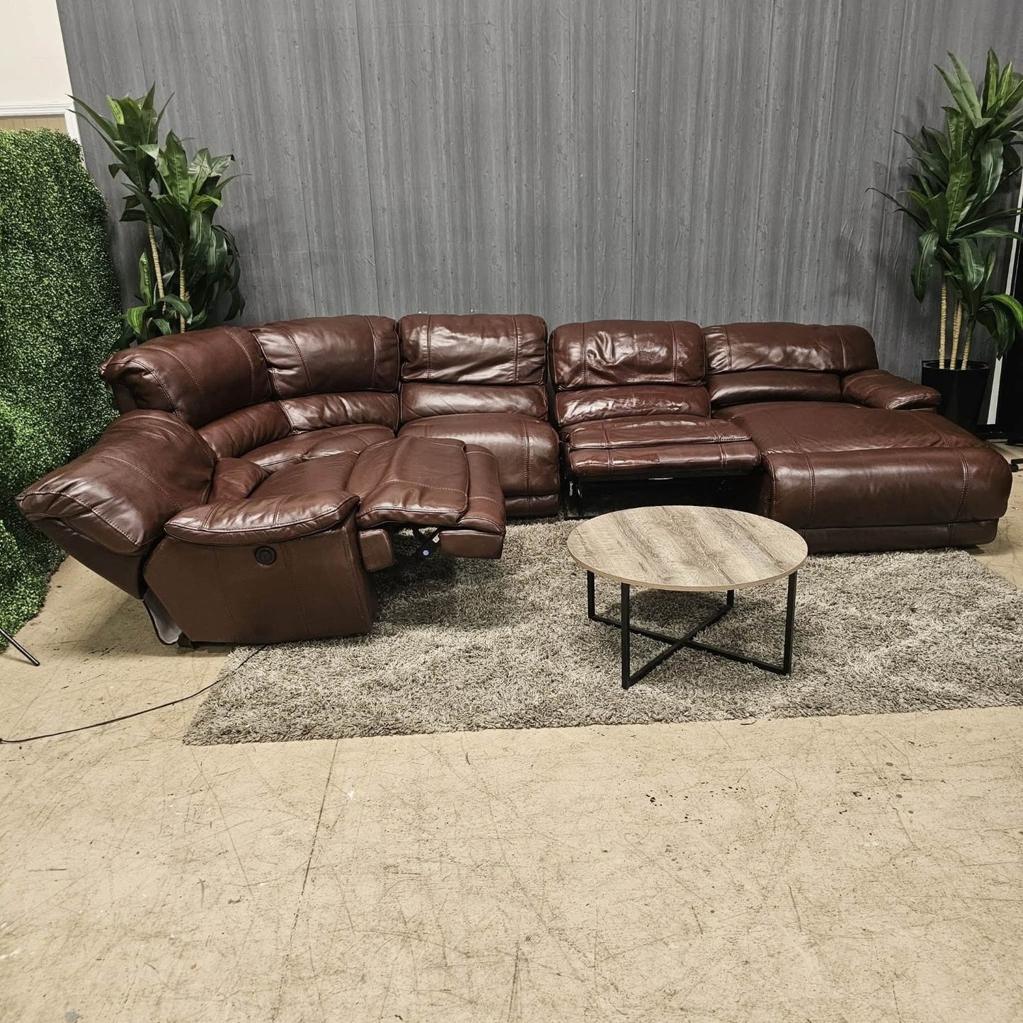 Leather Ushaped Reclining Sectional Sofa (Delivery Available!! )