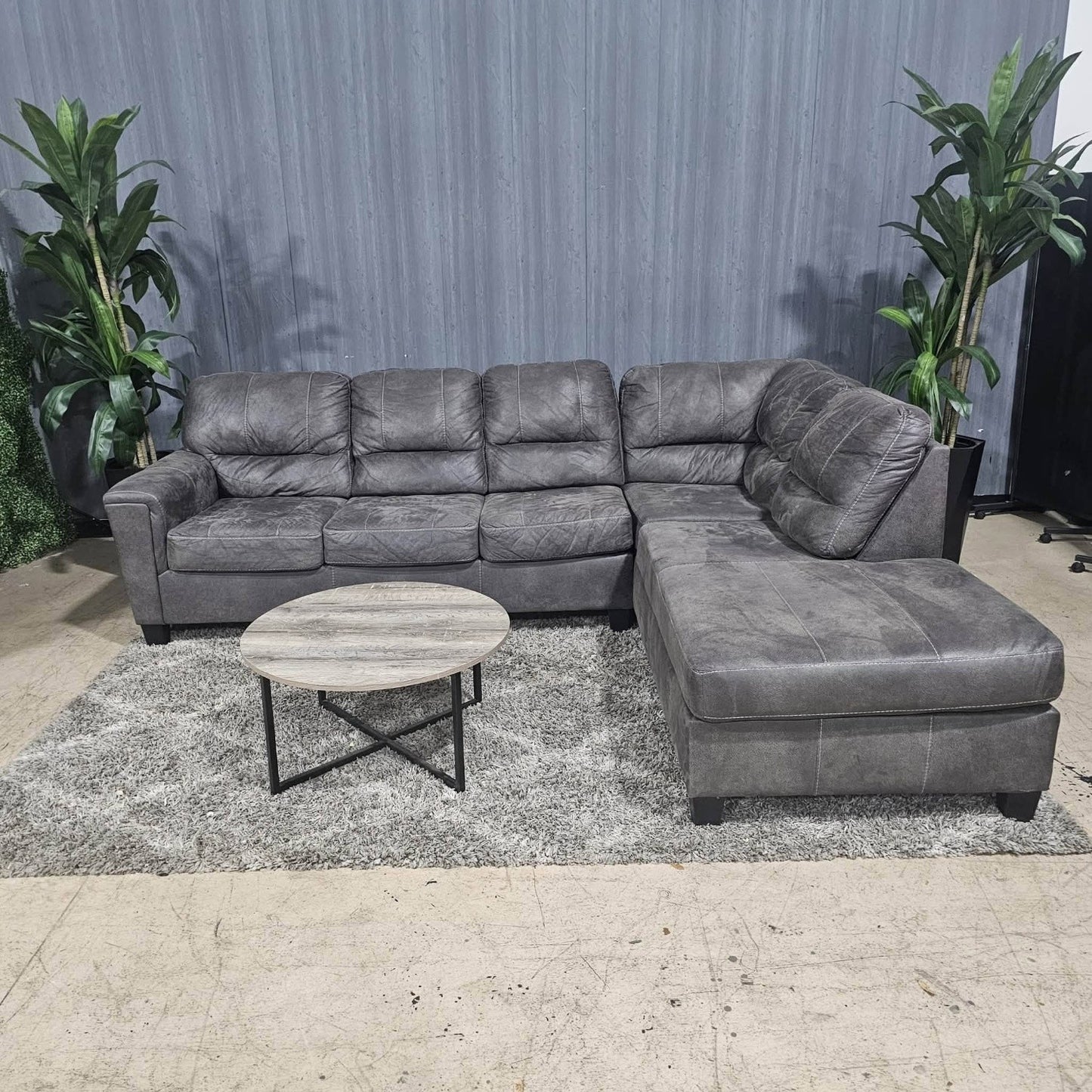 🛋️ Ashley’s Charcoal Sectional Sofa (Delivery Available!! )