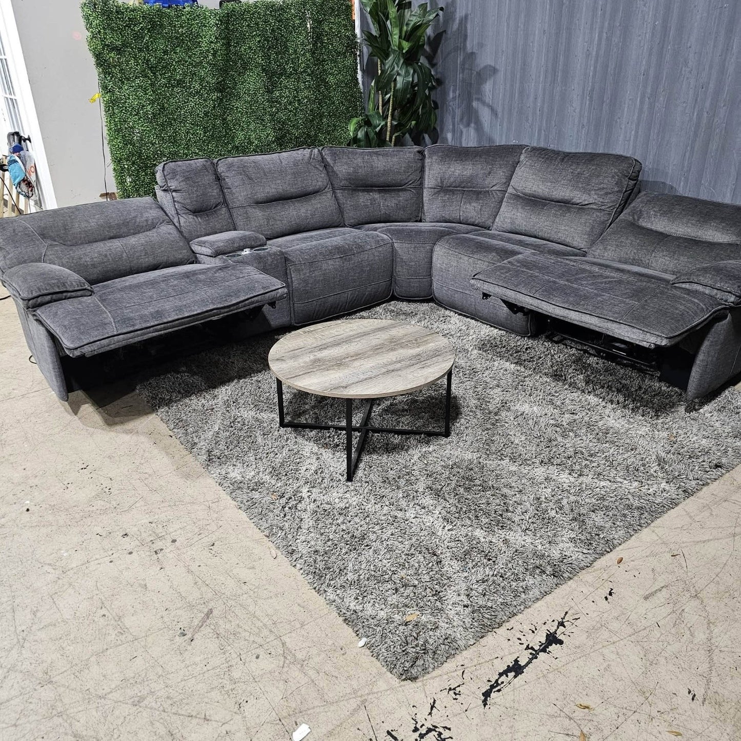 Oversized Reclining Sectional Sofa (Delivery Available!! )
