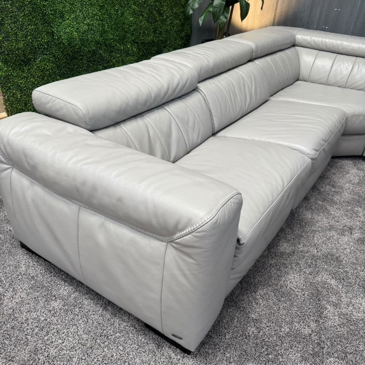 💎 Natuzzi Leather Reclining Sectional Sofa (Delivery Available!! )