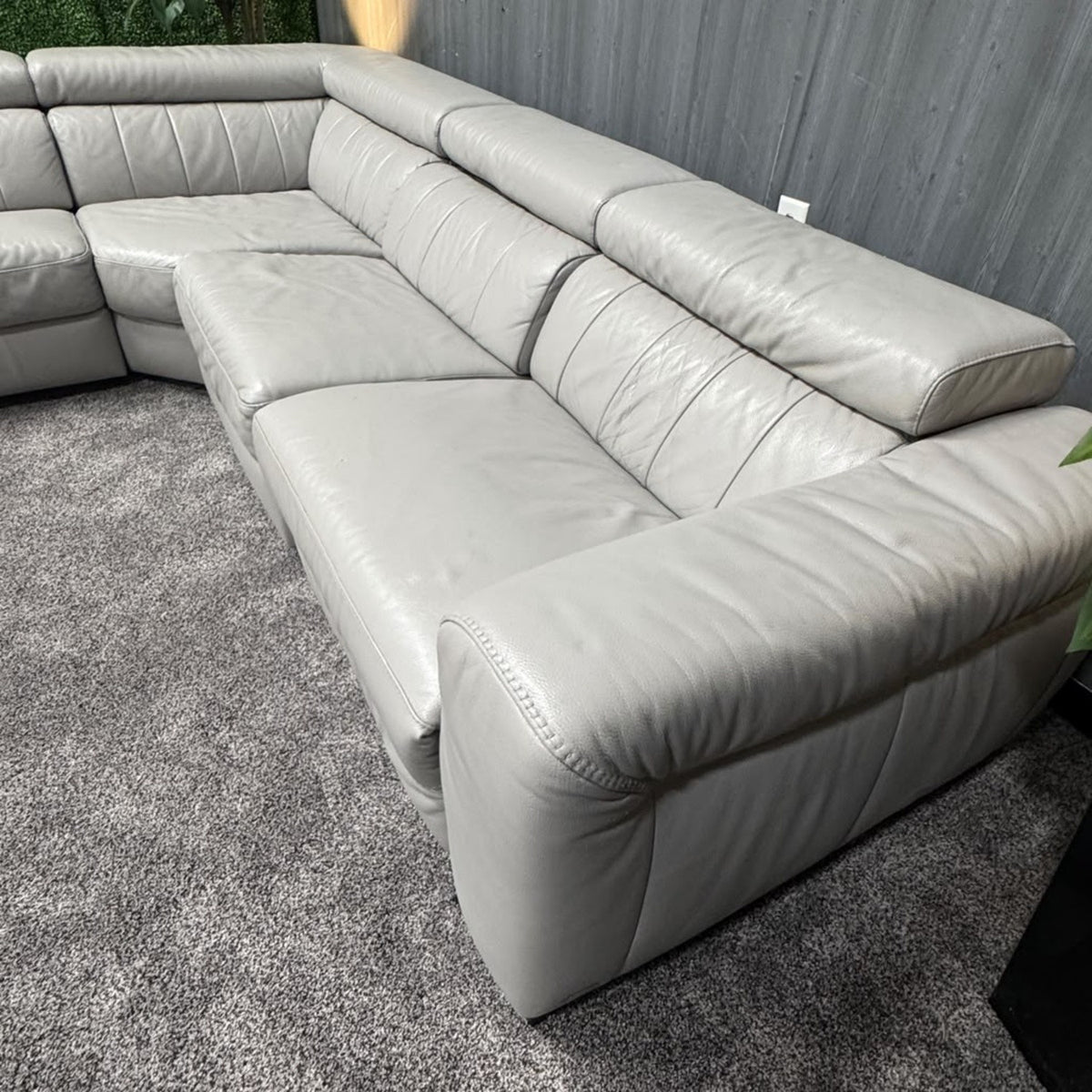💎 Natuzzi Leather Reclining Sectional Sofa (Delivery Available!! )