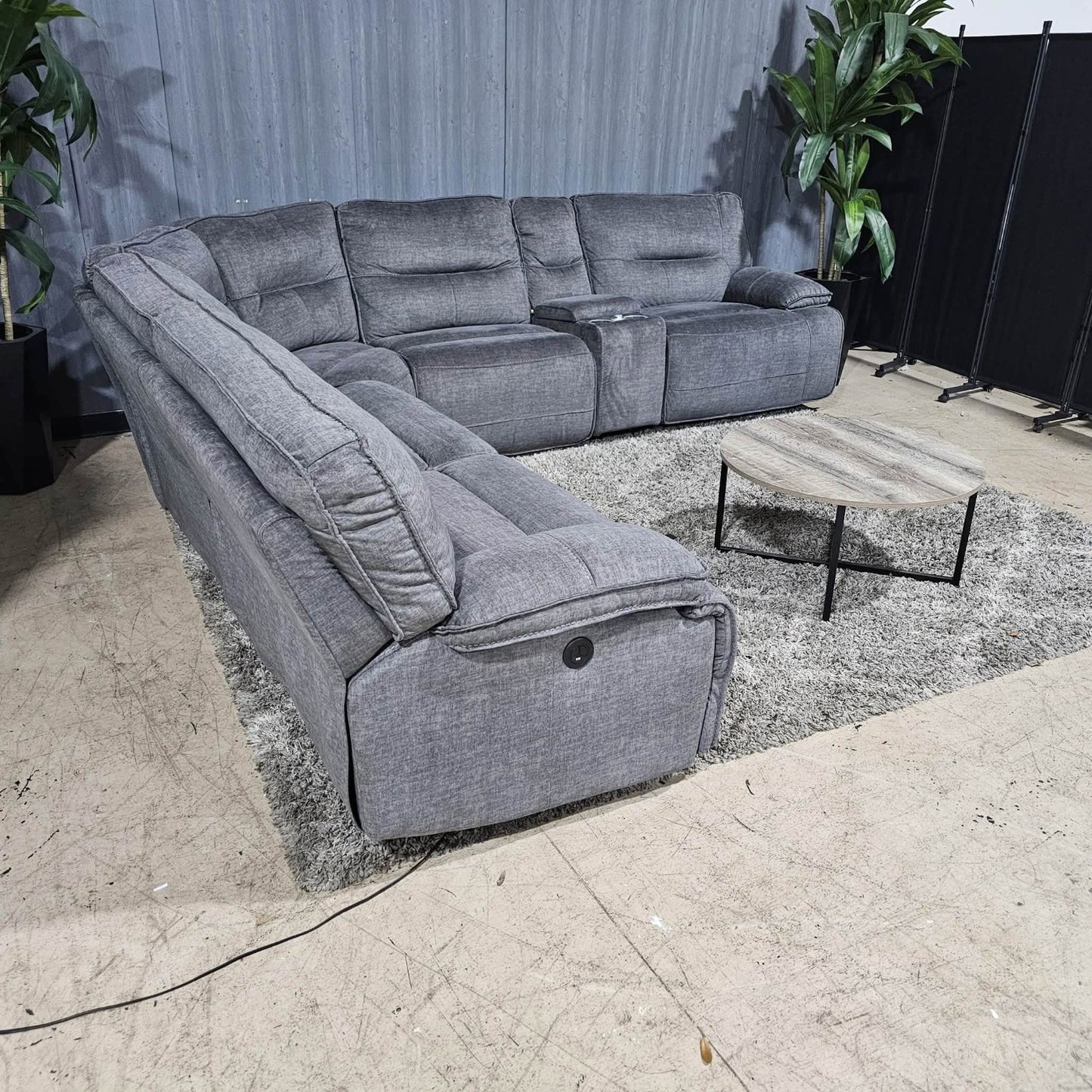 Oversized Reclining Sectional Sofa (Delivery Available!! )