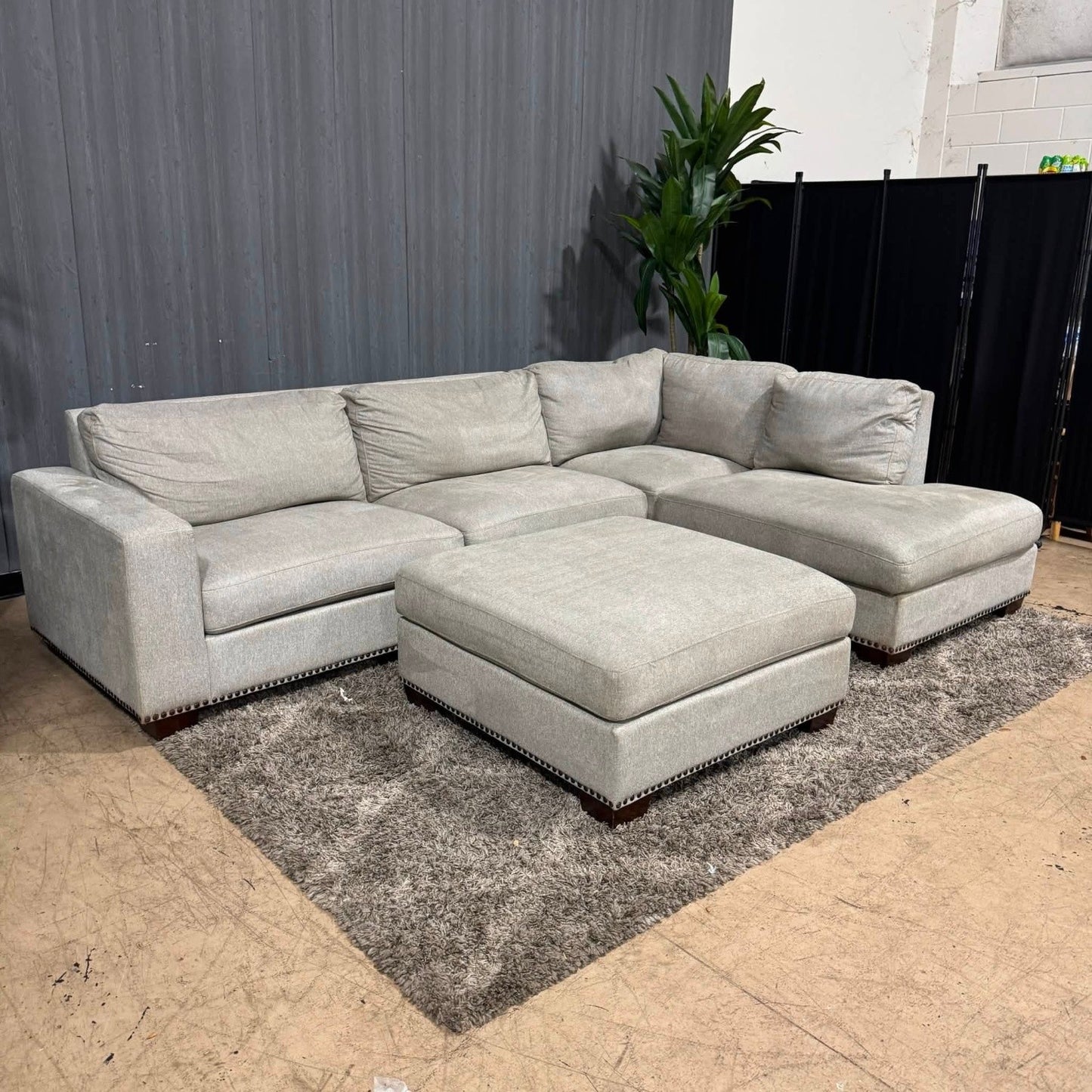 🛋️ Light Gray Sectional w Ottoman (Delivery Available!! )
