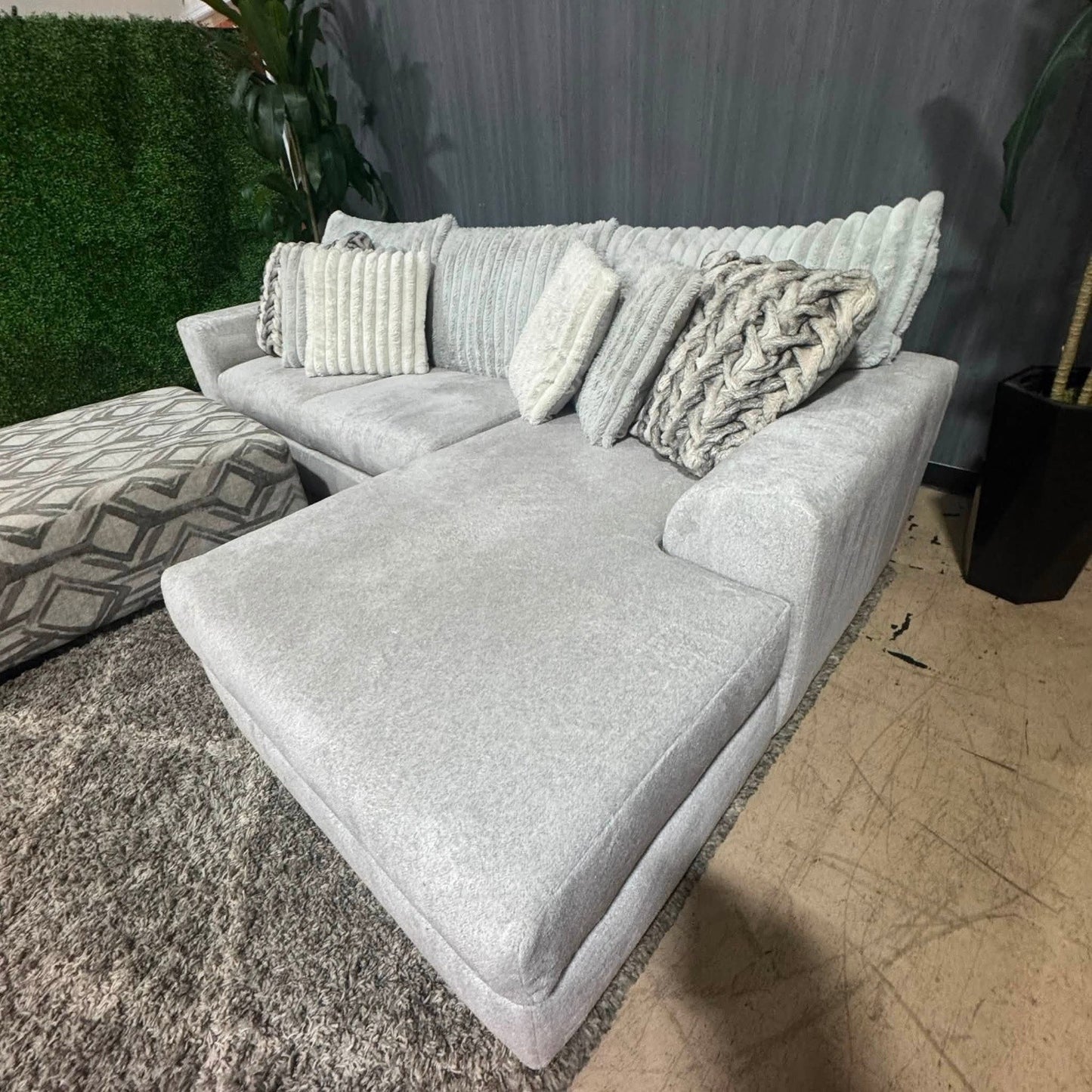 🛋️ Fluffy Sectional Sofa w/ Ottoman (Delivery Available!! )