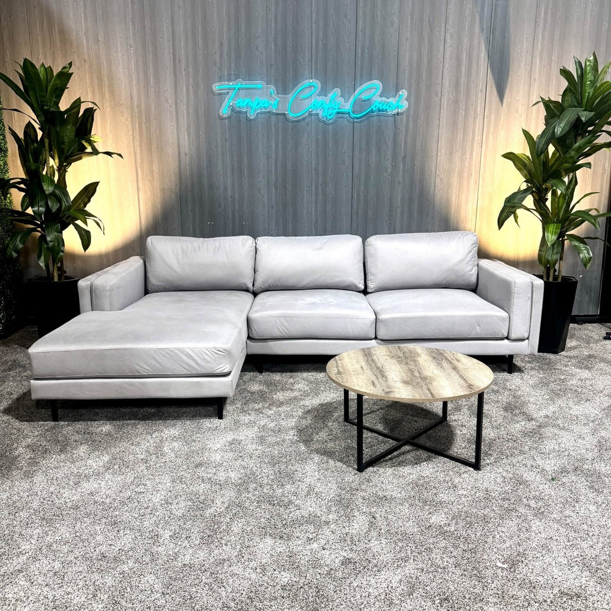 American Signature - West End Sectional w/Chaise (Delivery Available!! )