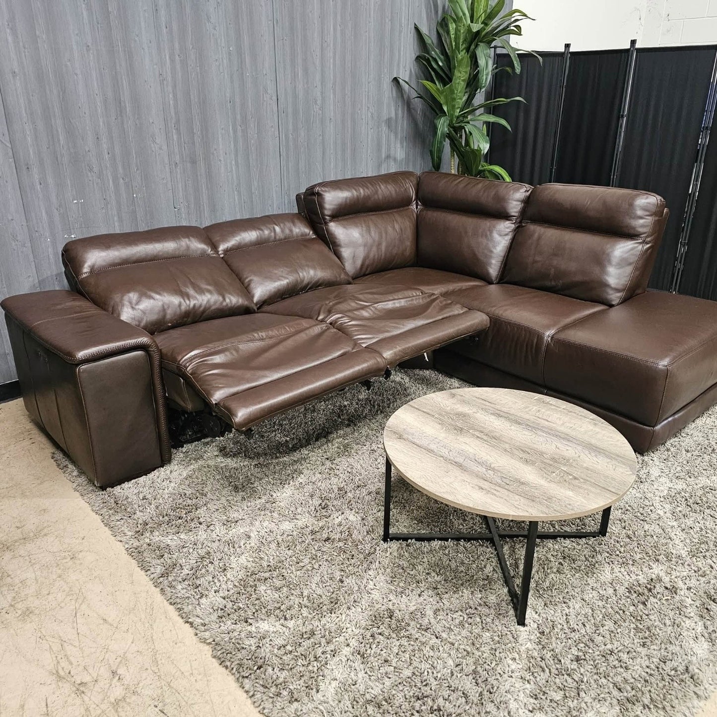 Genuine Leather Reclining Sectional (Delivery Available!! )