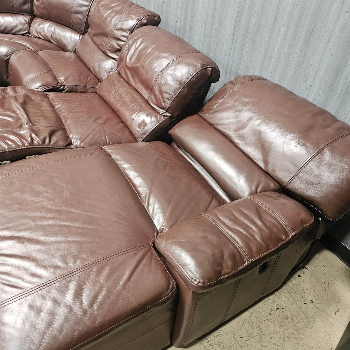 Leather Ushaped Reclining Sectional Sofa (Delivery Available!! )