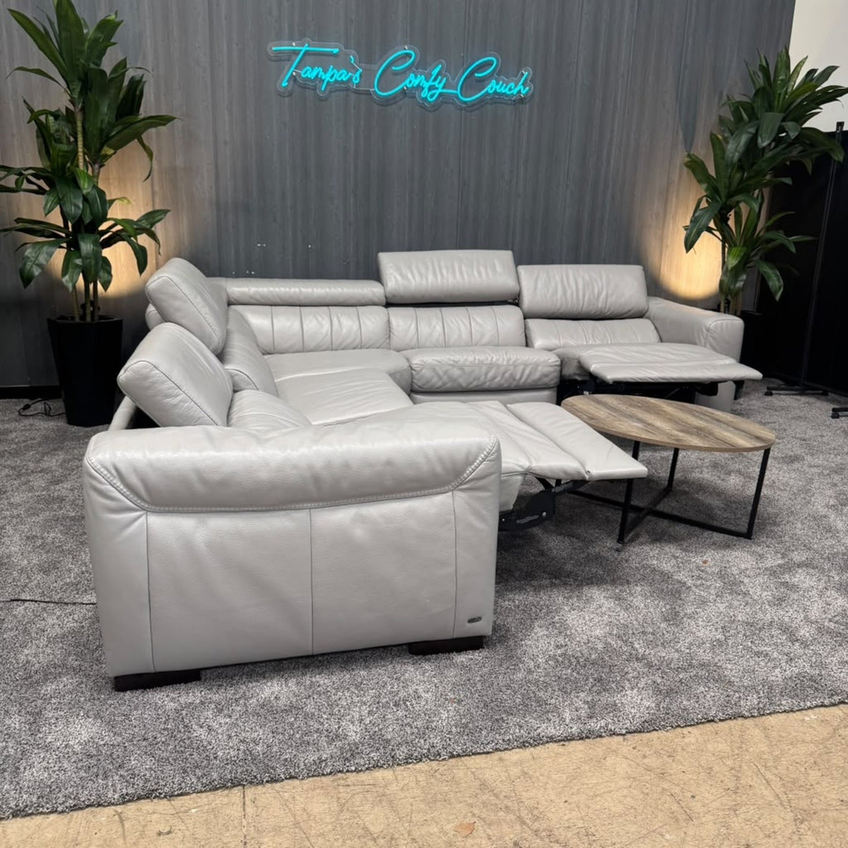 💎 Natuzzi Leather Reclining Sectional Sofa (Delivery Available!! )