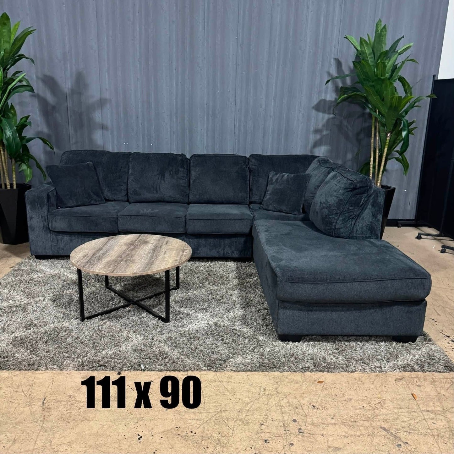 🛋️ Ashley’s Charcoal Sectional Sofa (Delivery Available!! )