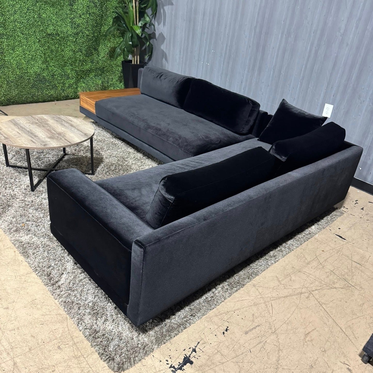 🛋️Black Velvet Dresden Sectional Sofa -Rove Concepts