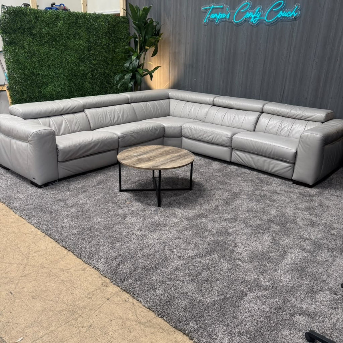 💎 Natuzzi Leather Reclining Sectional Sofa (Delivery Available!! )