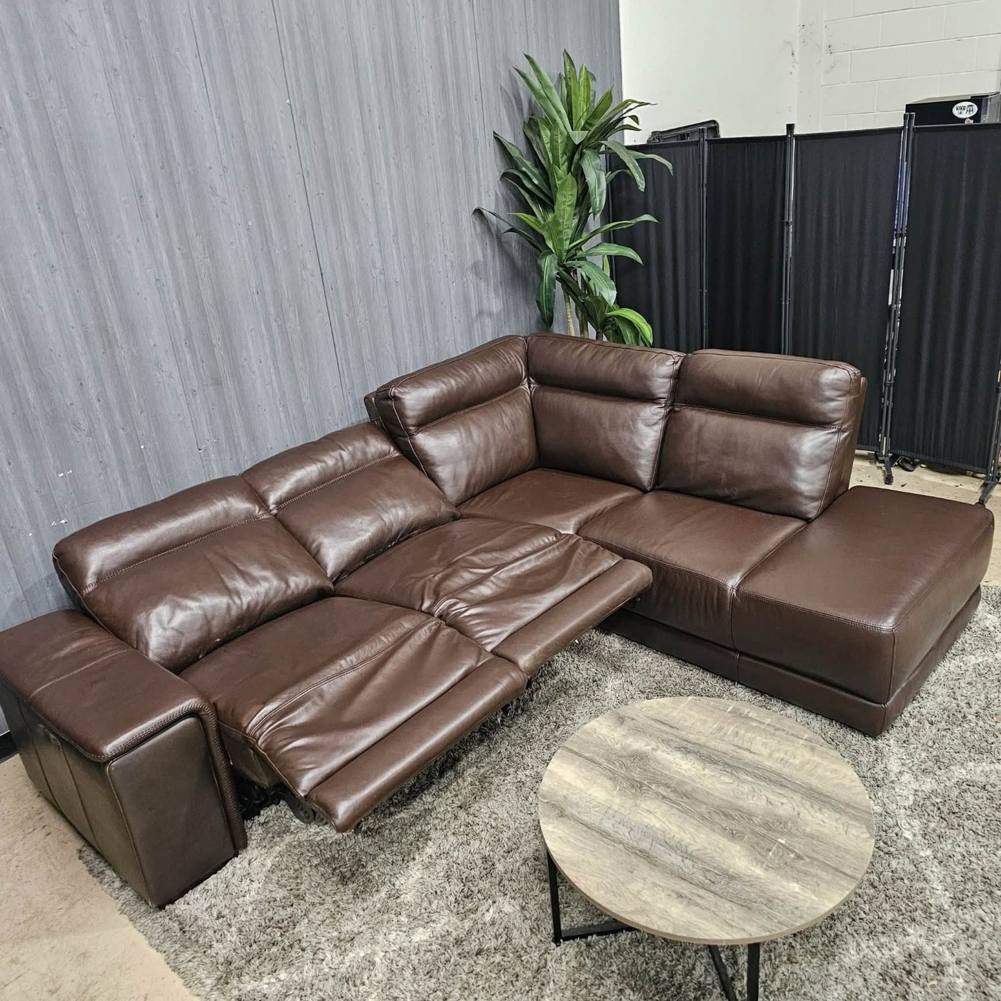 Genuine Leather Reclining Sectional (Delivery Available!! )
