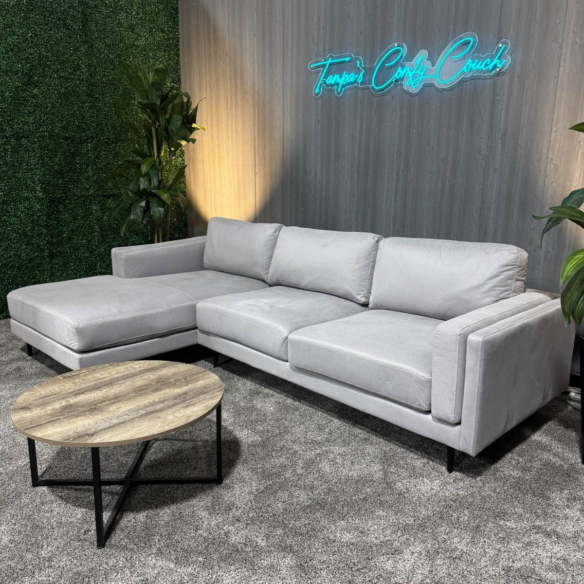 American Signature - West End Sectional w/Chaise (Delivery Available!! )
